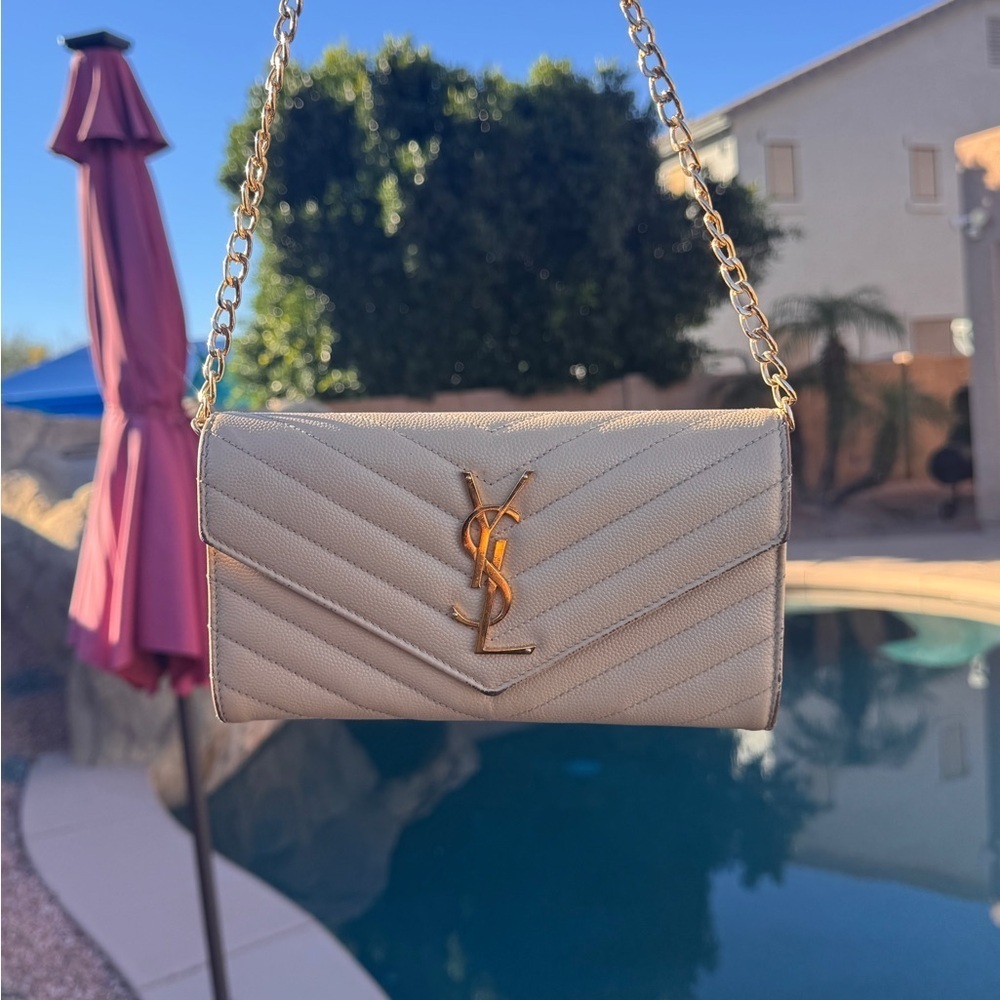 Yves Saint Laurent Cream Quilted Clutch with Gold Chain - Picture 2 of 15